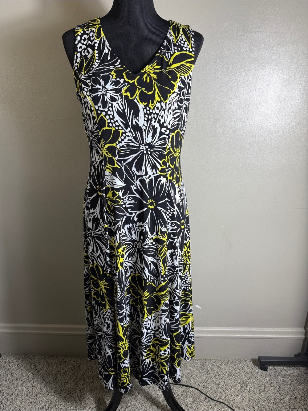 Julian Taylor Sleeveless Black White Yellow Floral V-Neck Dress Sz 10